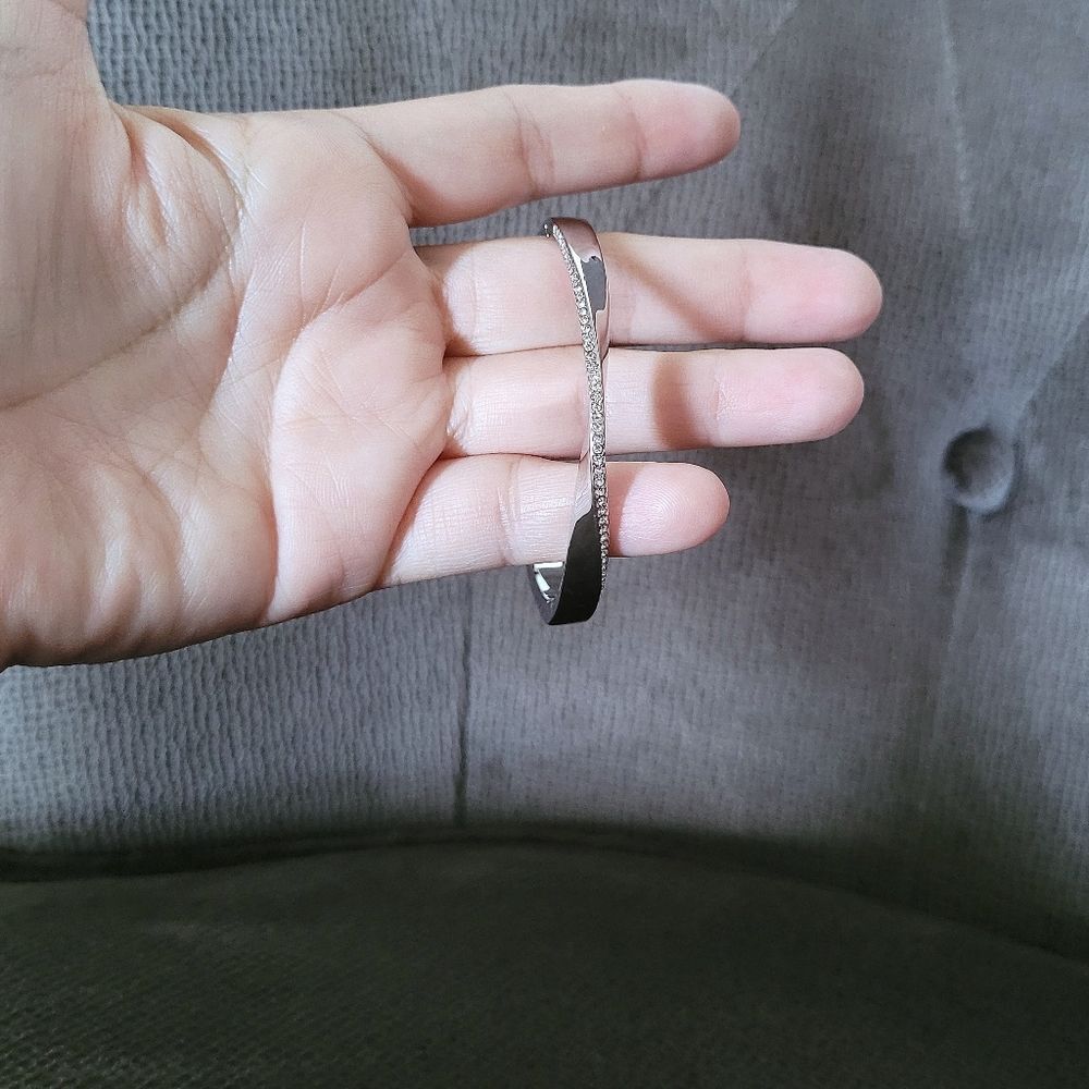 Kate Spade♠️ Silver🤍 "Do the Twist"🔀 Bangle Bracelet - NWT - Picture 12 of 15